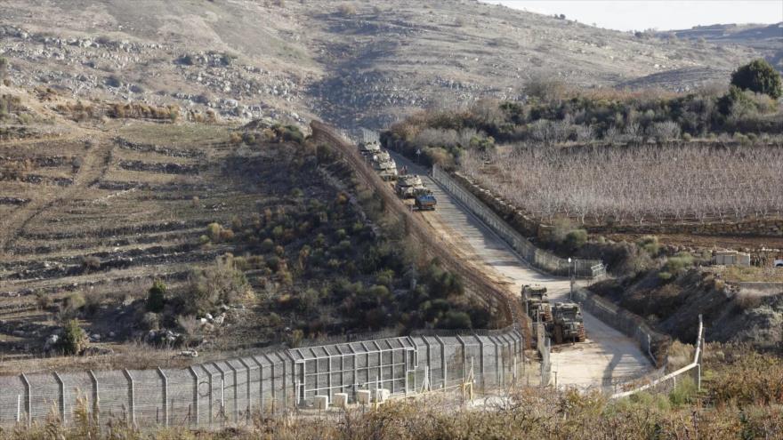 Los tanques israelíes toman posiciones en la frontera con Siria cerca de la aldea drusa de Majdal Shams en los altos del Golán ocupados por Israel, 8 de diciembre de 2024. (Foto: AFP)