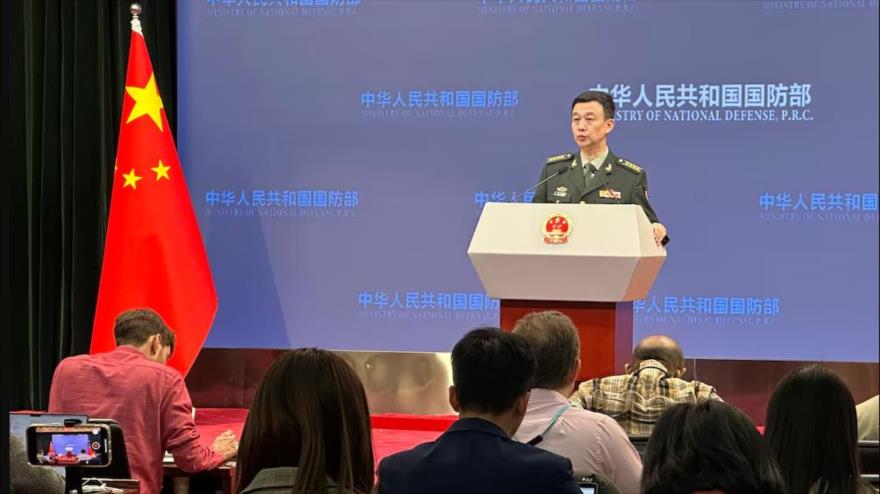 El portavoz del Ministerio de Defensa chino, Wu Qian, en una conferencia de prensa. (Foto: AP)