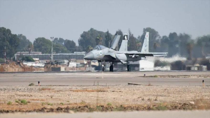 Un avión de combate israelí, listo a despegar en una base en la costa del mar Rojo en Eilat, en el sur de los territorios ocupados, 20 de julio de 2024.