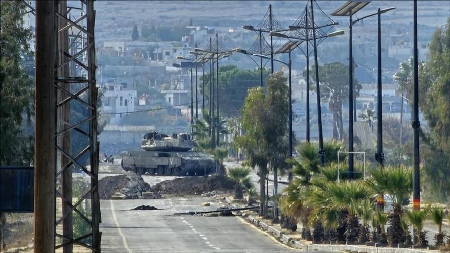 Tanques israelíes entran en la ciudad siria de Quneitra tras la caída del gobierno del presidente Bashar al-Asad.