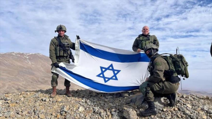 Soldados israelíes se encuentran en el Monte Hermón, en Siria, después de que el primer ministro Benjamín Netanyahu ordenó a los militares retomar una zona desmilitarizada.