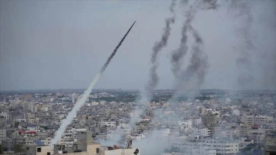 Cohete lanzado desde la Franja de Gaza hacia las posiciones israelíes, 7 de octubre de 2023. (Foto: AP)