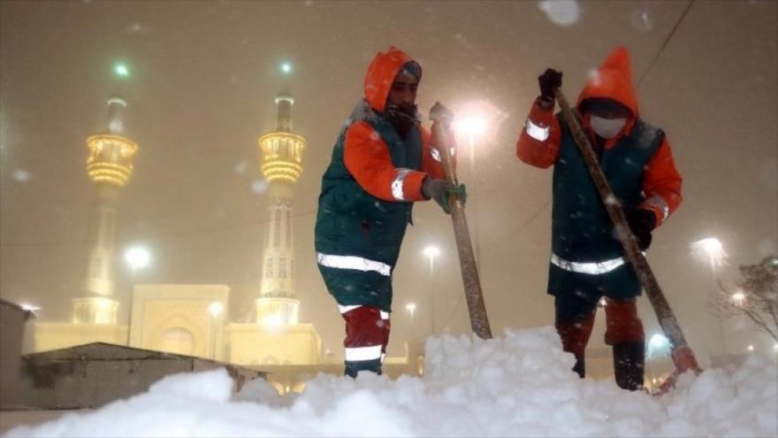 Nieve en la ciudad de Mashad, en el norte de Irán, 15 de diciembre de 2024.