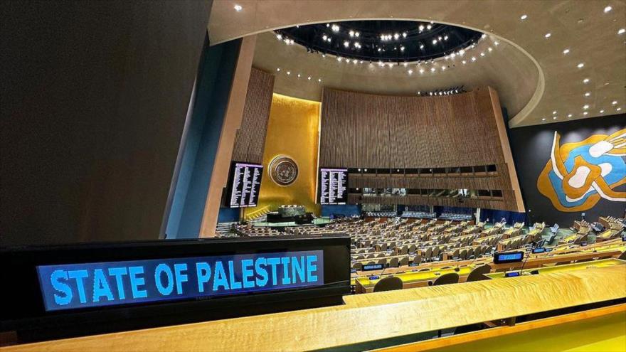 La placa del Estado de Palestina en un sitio en la sede de la ONU, Nueva York.