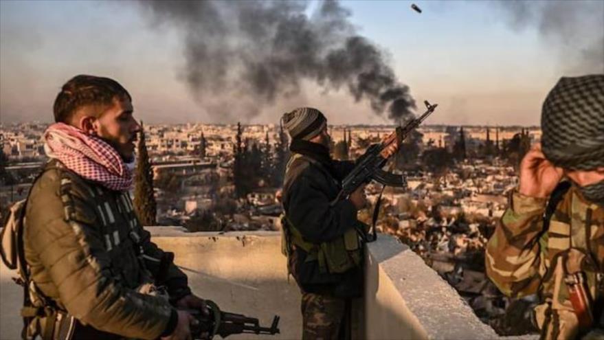 Hombres armados en Damasco, capital de Siria, 17 de diciembre de 2024. (Foto: AFP)