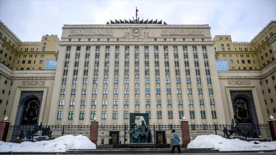 La fachada del Ministerio de Defensa de Rusia en Moscú, la capital de Rusia.