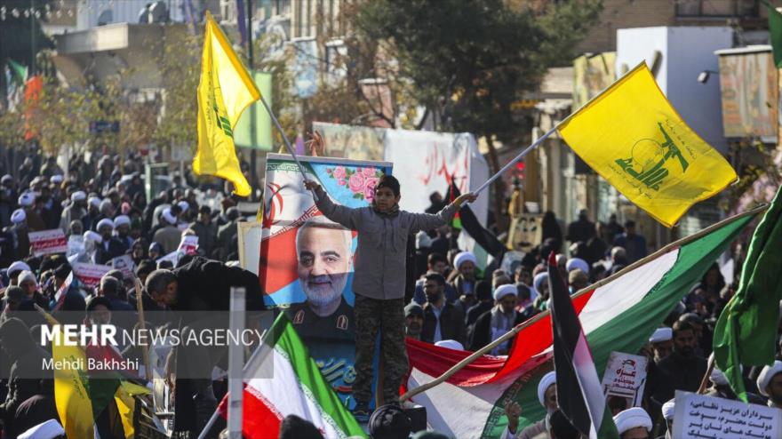 Los iraníes protestan en Qom contra los crímenes del régimen de Israel contra Gaza, Líbano y Siria.