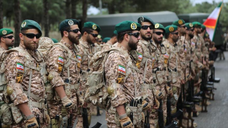 Fuerzas del Cuerpo de Guardianes de irán en una nabiobra