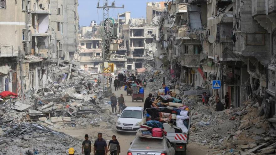 Palestinos desplazados de áreas al este de Jan Yunis llegan a la ciudad tras una orden de evacuación del ejército israelí, Franja de Gaza, 2 de julio de 2024. (Foto: AFP)