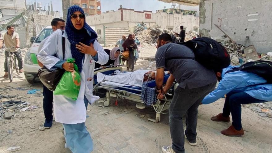 Pacientes y personal atrapados en el Hospital gazatí Kamal Adwan en medio del asedio israelí. (foto: Aljazeera)