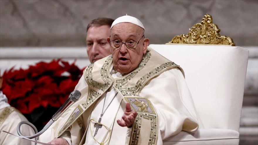 El papa Francisco habla durante su mensaje de Navidad, 21 de diciembre de 2024. (Foto: AP)