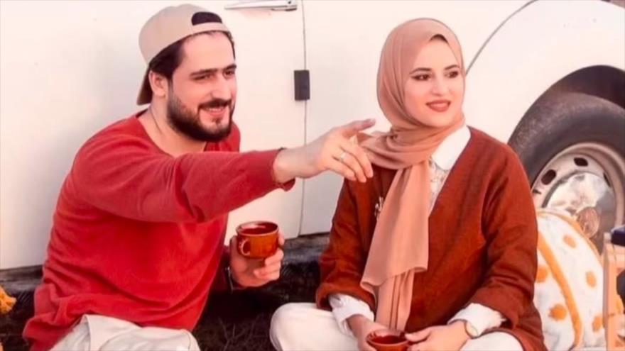 Artista palestina, Wala Juma Al-Franji y su esposa Ahmed Saeed Salameh, han sido asesinadas en un ataque aéreo israelí en el norte de Gaza, 25 de diciembre de 2024.