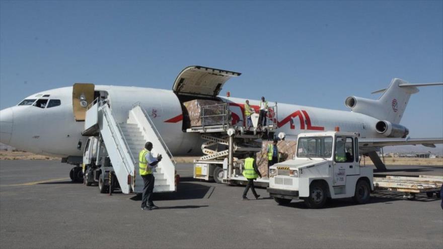 Un cargamento de vacunas llega al Aeropuerto Internacional de Saná, capital de Yemen.