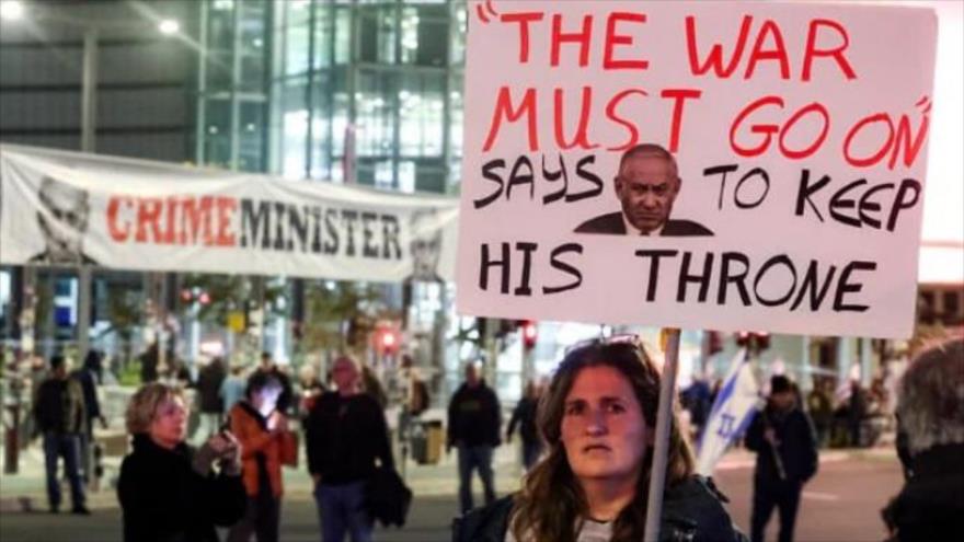 Manifestantes se reúnen para pedir acciones para lograr la liberación de retenidos en Gaza, Tel Aviv, 28 de diciembre de 2024. (Foto: AFP)