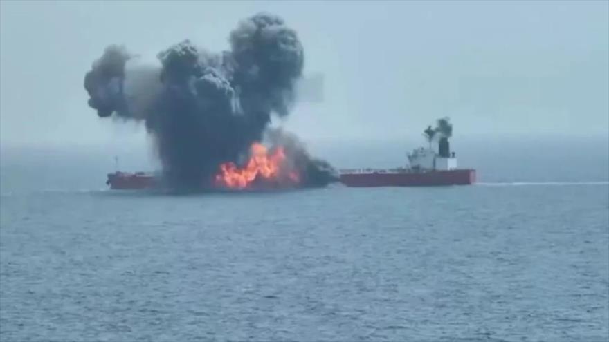 Los drones yemenís golpean a portaaviones de EE.UU. y buques aliados en el mar Rojo.