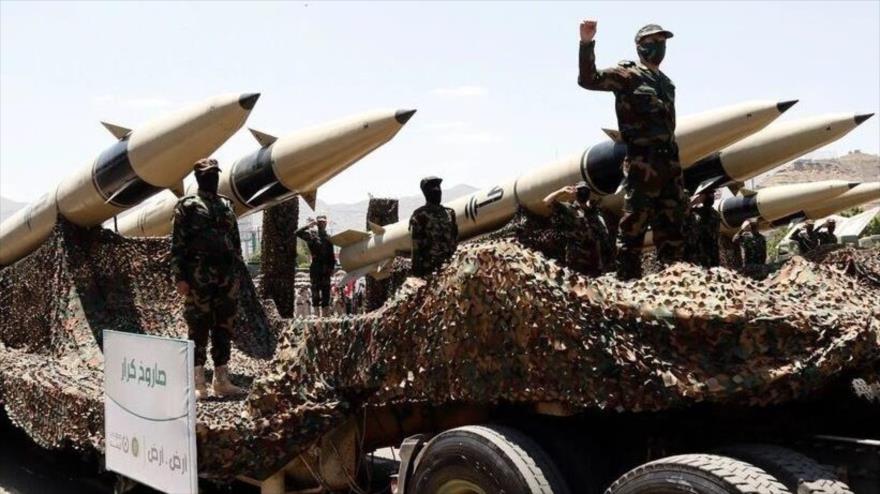 Las fuerzas yemeníes exhiben misiles durante un desfile militar en Saná, la capital.