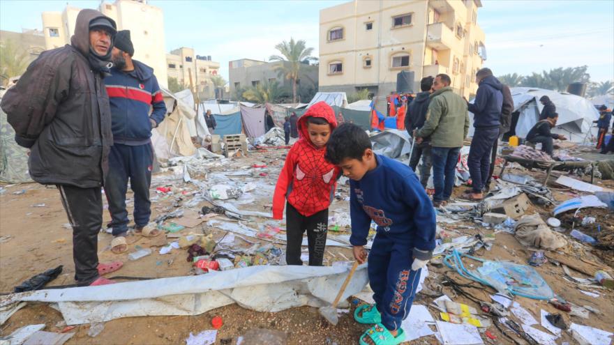 Consecuencias del ataque israelí a un campamento de refugiados en Deir Al-Balah