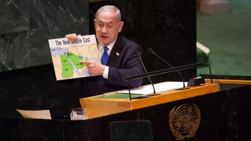 El premier israeli, Benjamín Netanyahu, muestra un mapa en la 78 Asamblea General de la ONU en Nueva York, 22 de septiembre de 2023.