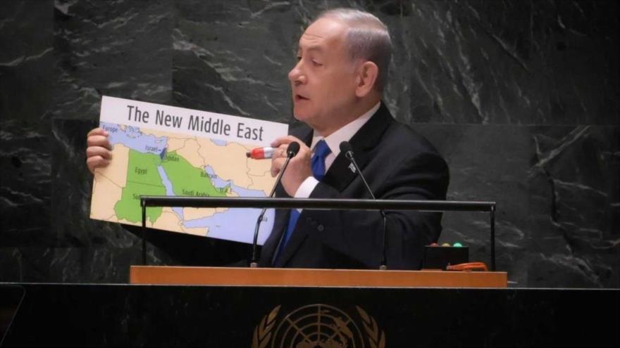 El premier israeli, Benjamín Netanyahu, muestra un mapa en la 78 Asamblea General de la ONU en Nueva York, 22 de septiembre de 2023.
 