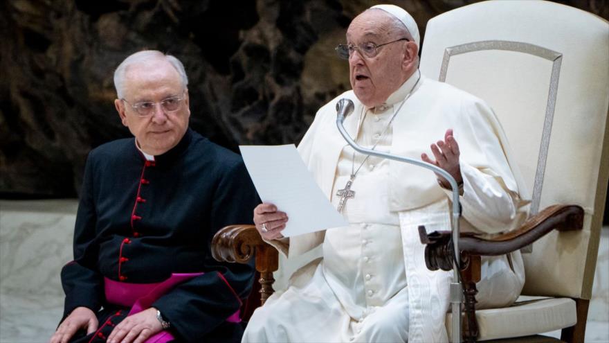 El papa Francisco durante la tradicional Audiencia General de los miércoles en el Aula Pablo VI de la Ciudad del Vaticano, 8 de enero de 2025.