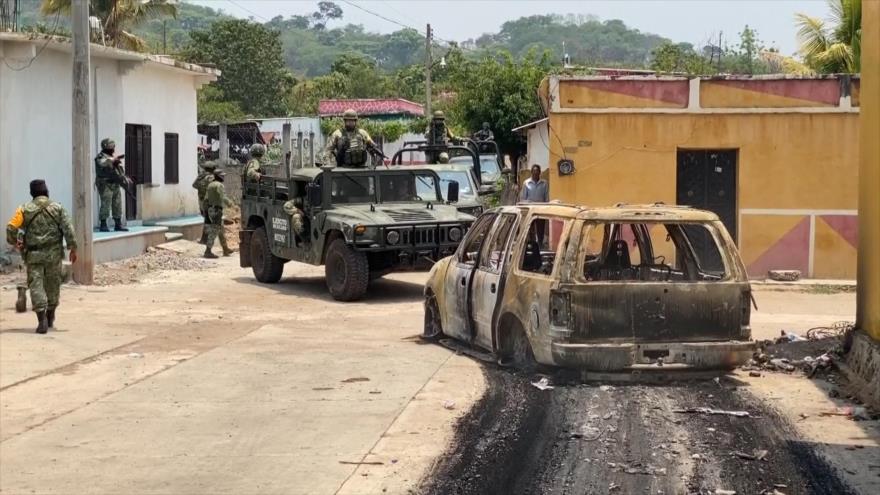 Autodefensas toman control de algunas cabeceras en el sur de México | Minidocu