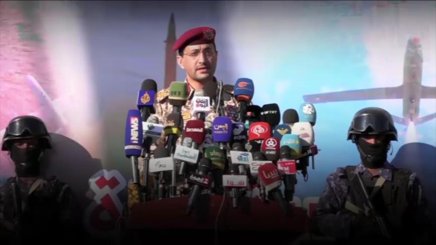 El portavoz del Ejército de Yemen, el teniente general Yahya Sari, habla durante una manifestación en Saná, 10 de enero de 2025.