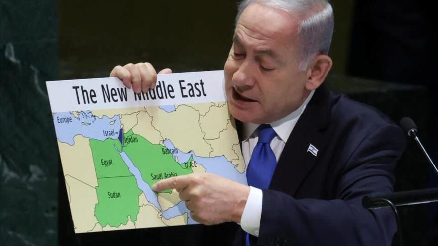 El premier israeli, Benjamín Netanyahu, muestra un mapa en la 78 Asamblea General de la ONU en Nueva York, 22 de septiembre de 2023.
