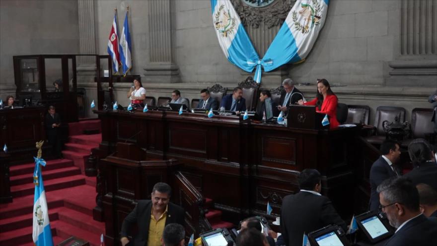 Aumento salarial del 100% a diputados desata indignación en Guatemala