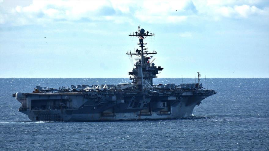 El portaviones estadounidense USS Harry S. Truman sale del puerto francés de Marsella, en el Mediterráneo, 3 de diciembre de 2024.