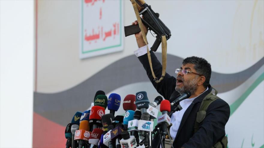 Muhamad al-Houthi, miembro del Consejo Político Supremo de Yemen, denuncia ataques EEUU-R. Unido en un mitin, Saná, 12 de enero de 2024. (Foto: Reuters)