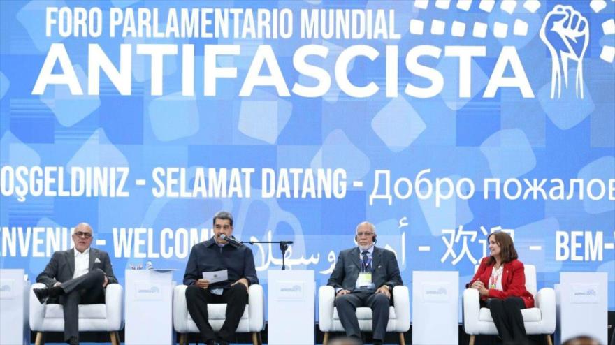 El presidente de Venezuela, Nicolás Maduro, habla en la clausura del Festival Mundial Internacional Antifascista en Caracas, 11 de enero de 2025.