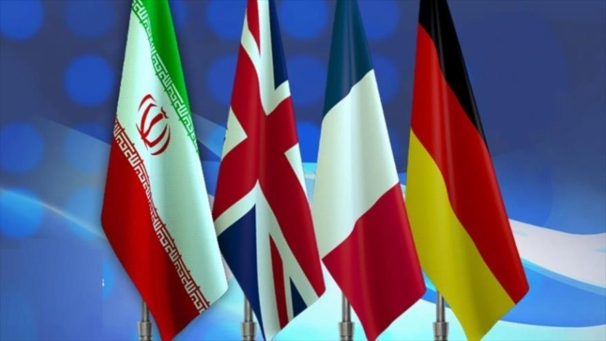 Banderas de Irán (izd.a) y tres países europeos (El Reino Unido, Francia y Alemania) respectivamente)