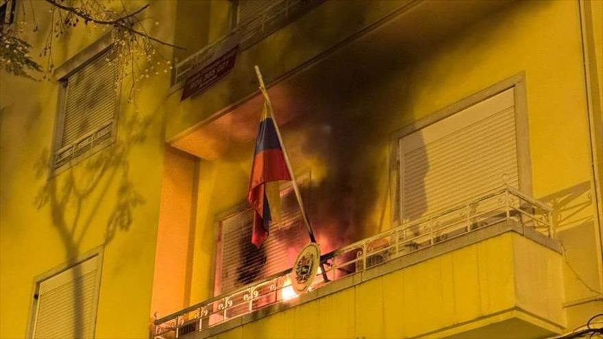 El ataque incendiario contra el Consulado de Venezuela en Lisboa.
