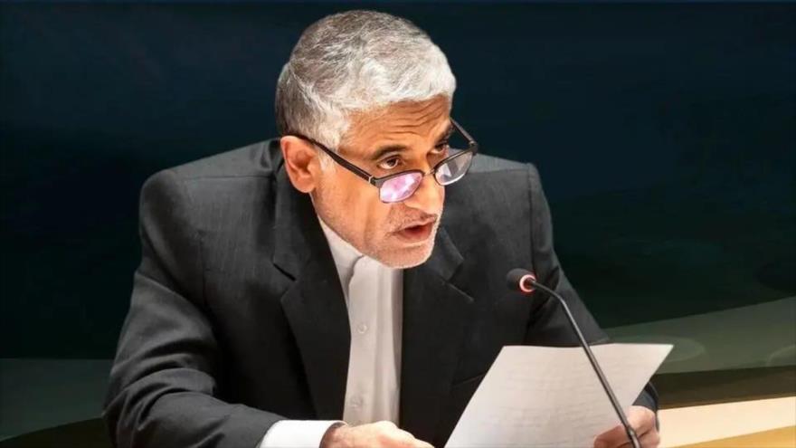 El representante permanente de Irán ante la ONU, Amir Said Iravani, habla en una sesión del organismo.