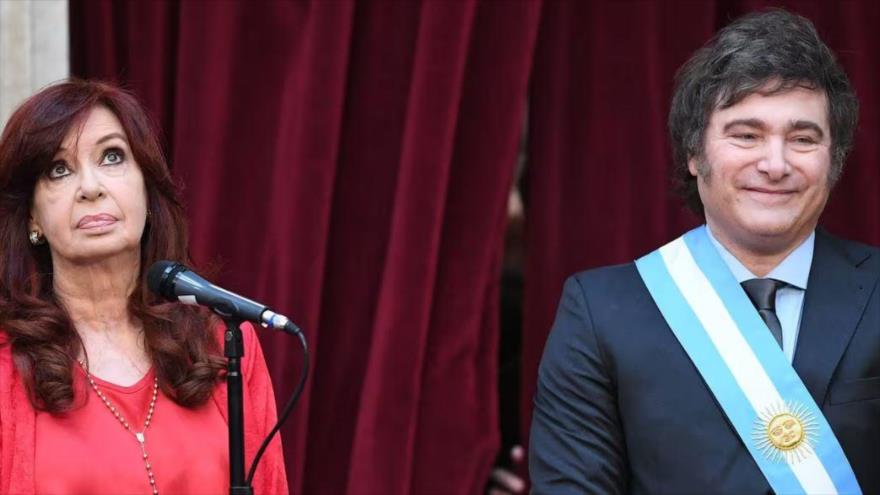 El presidente de Argentina, Javier Milei, y expresidenta argentina, Cristina Fernández Kirchner.