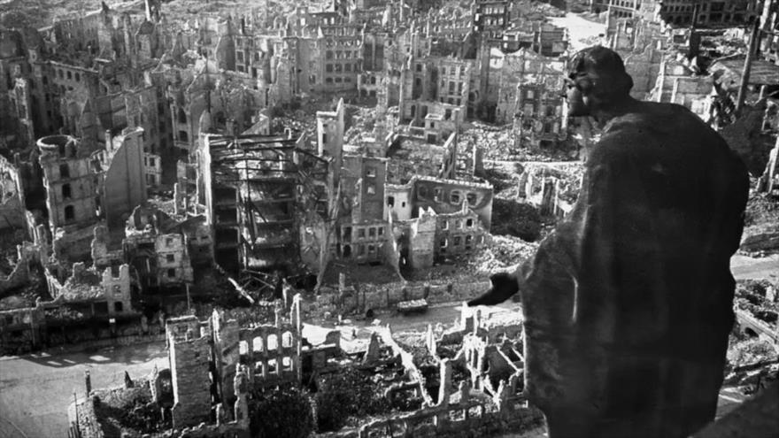 Consecuencias del bombardeo de los aliados de Dresde, en Alemania, 1945.