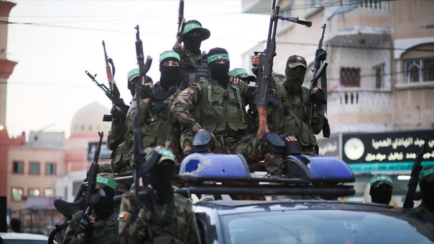 Miembros de las Brigadas Ezzedin Al-Qassam, el ala militar del Movimiento de Resistencia palestino (HAMAS), participan en una marcha en la ciudad de Gaza.