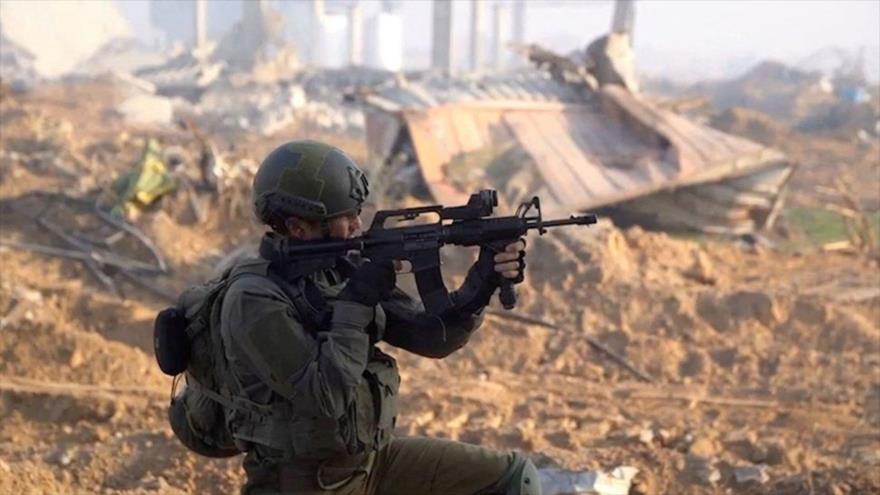 Un soldado israelí durante la invasión terrestre del ejército en Gaza. (Foto: Reuters)