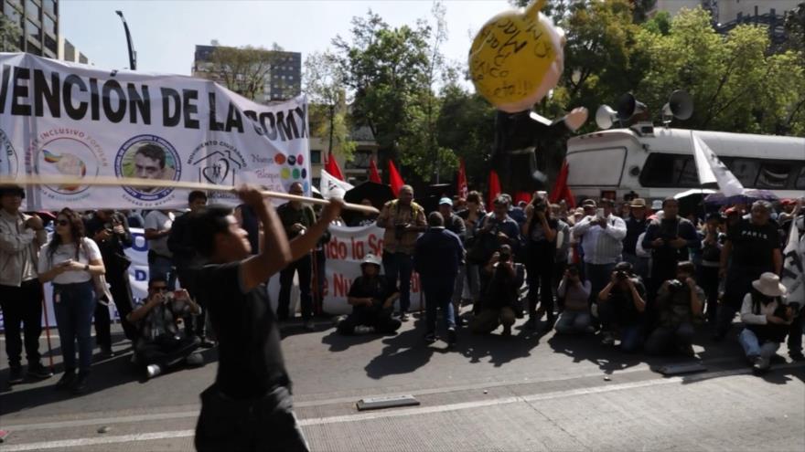 Mexicanos protestan contra políticas fascistas de Donald