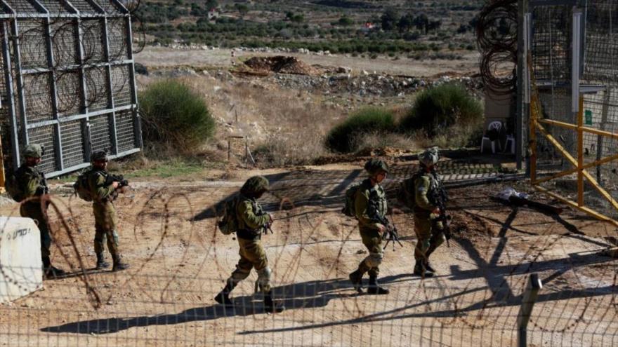 Soldados israelíes apostados en la línea de alto el fuego entre Siria y los Altos del Golán ocupados por Israel, 9 de diciembre de 2024. (Foto: REUTERS)
