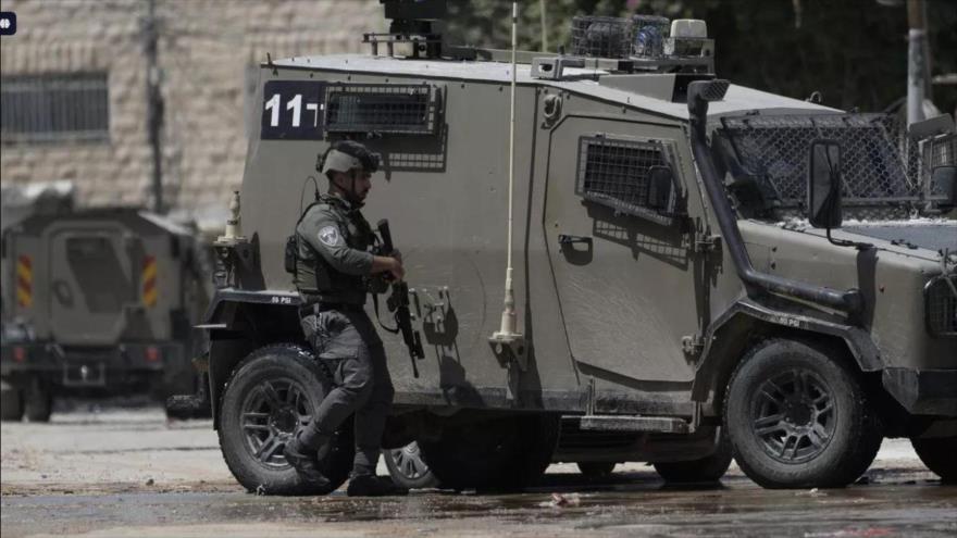 Vehículos del ejército israelí durante una redada militar en Yenín, en la Cisjordania ocupada. (Foto: AP)