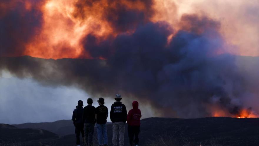 El incendio Hughes amenaza Los Ángeles. (foto: EFE)