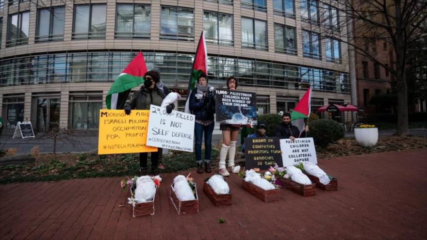 Una protesta silenciosa denunció los negocios de Microsoft con Israel y la guerra en Gaza, 29 de diciembre de 2024. (Foto: Getty Images)