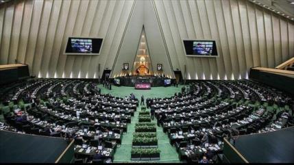 Parlamento iraní apoya al CGRI ante ataque de la Eurocámara