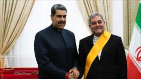 Maduro condecora al embajador de Irán con la Orden Francisco de Miranda