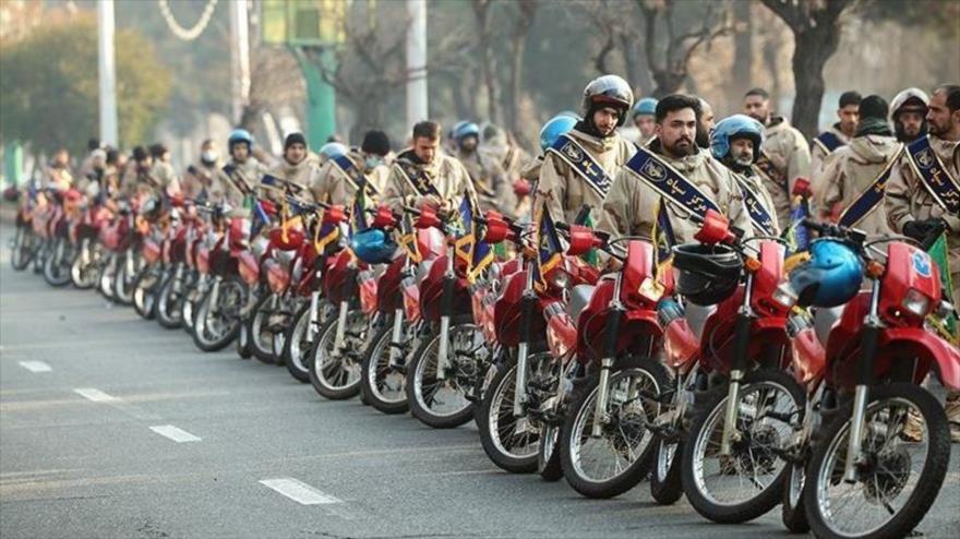 Desfile de motocicletas en Irán conmemora el regreso del Imam Jomeini