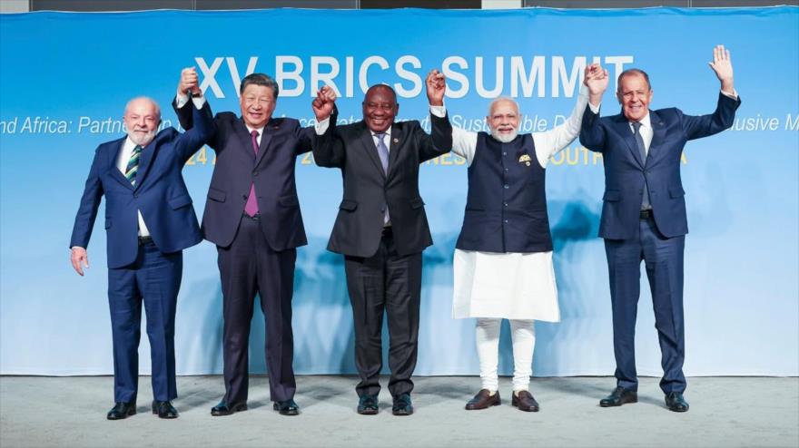 Presidentes de La India, China, Sudáfrica y Brasil, y el canciller ruso asisten a la 15ª Cumbre BRICS en Johannesburgo (Sudáfrica), 23 de agosto de 2023.