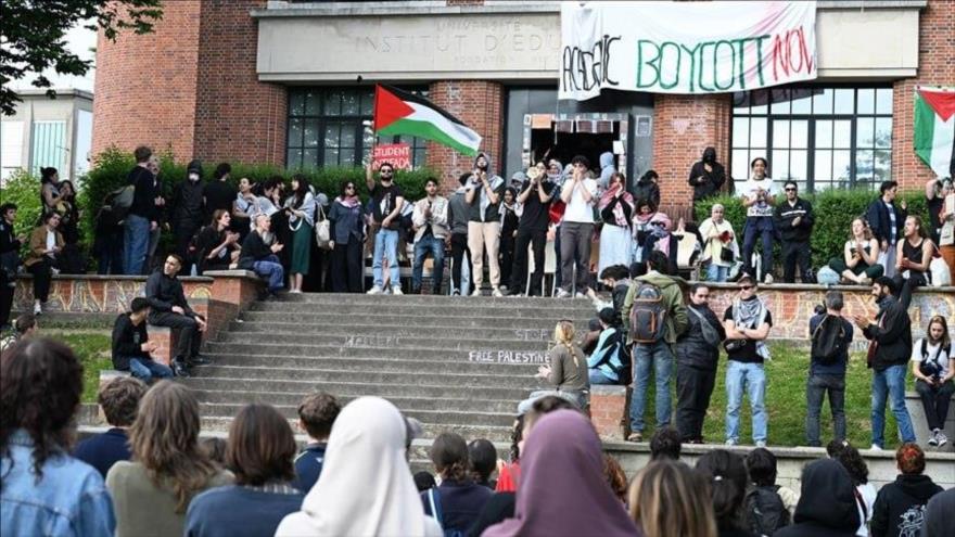 Estudiantes universitarios belgas celebran una concentración de protesta contra la guerra genocida israelí en Gaza.