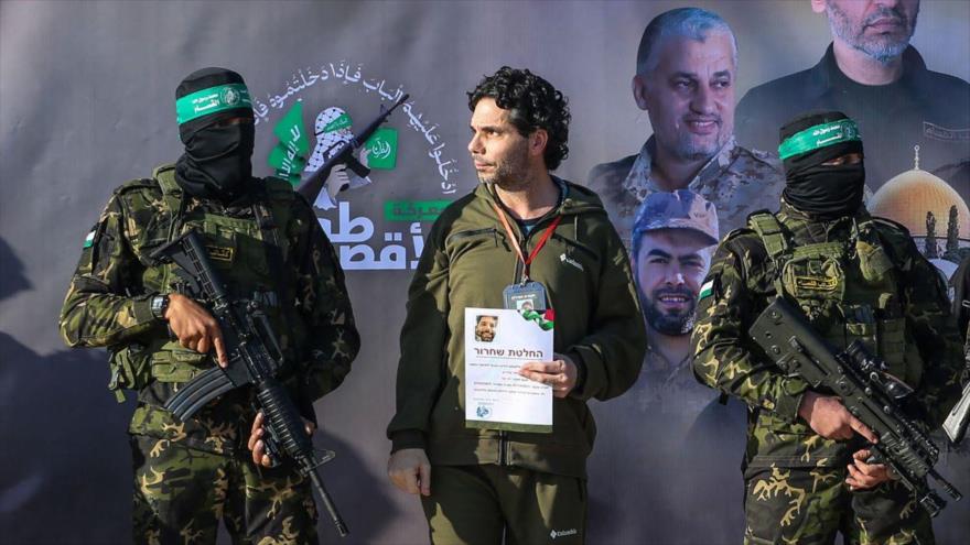 Ofer Kalderon, un retenido israelí liberado en Jan Yunis, en el sur de la Franja de Gaza, 1 de febrero de 2025. (Foto: Reuters)