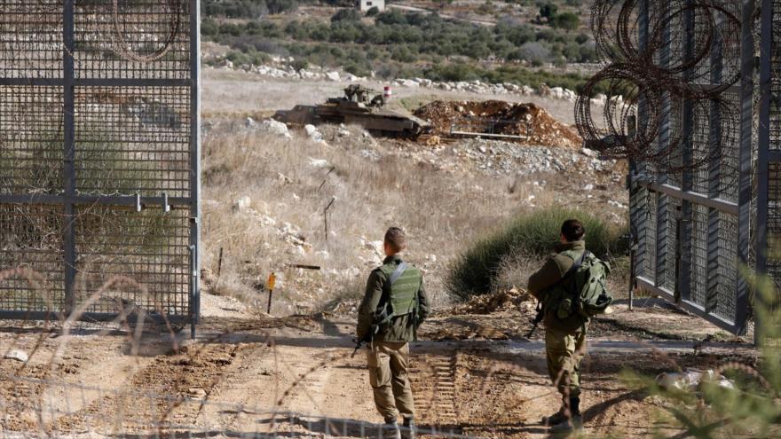 Los soldados israelíes patrullan en los Altos del Golán, cerca de la aldea drusa de Majdal Shams, Siria, 13 de diciembre de 2024. (Foto: AFP)